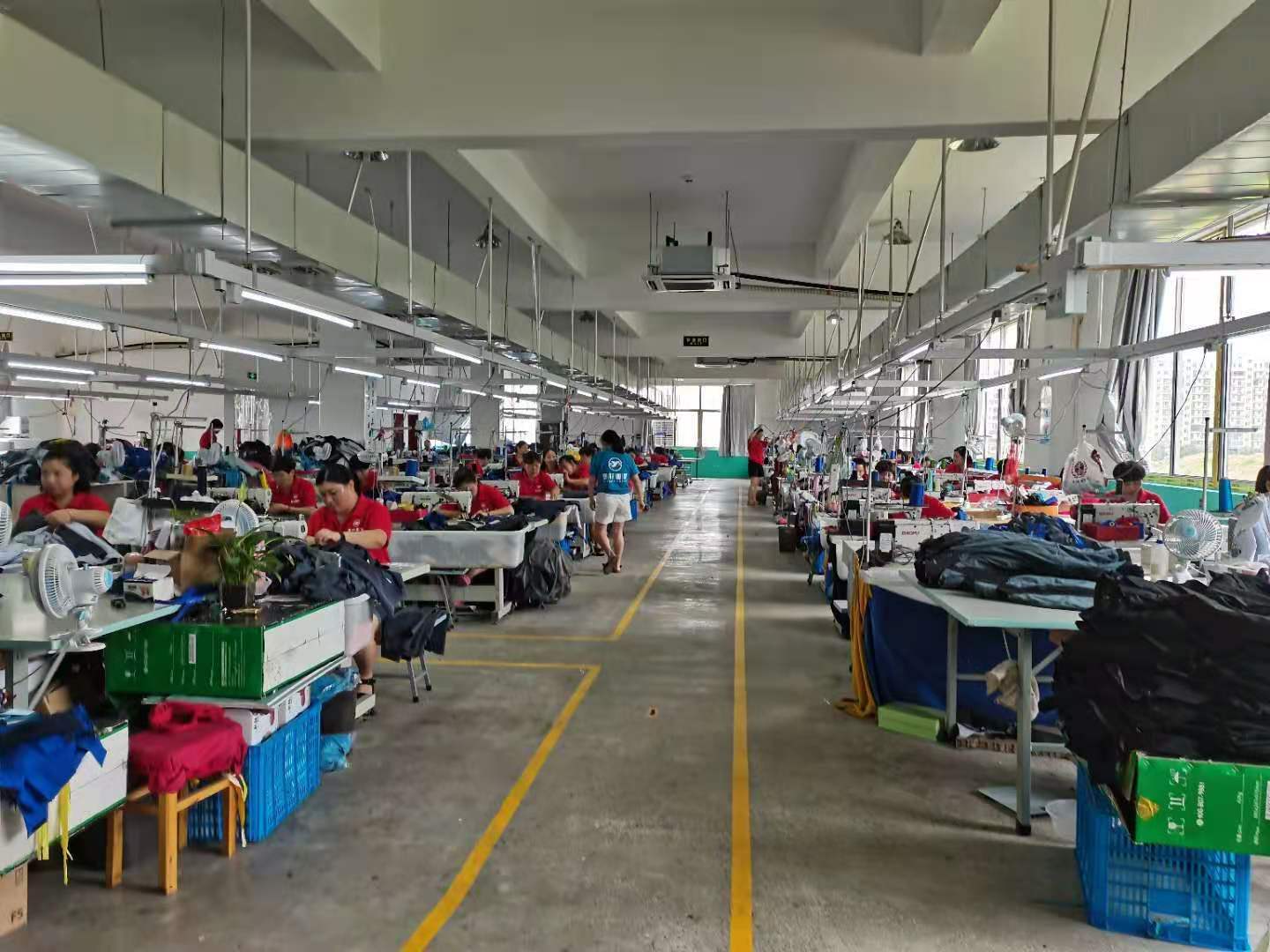 校服生产车间展示