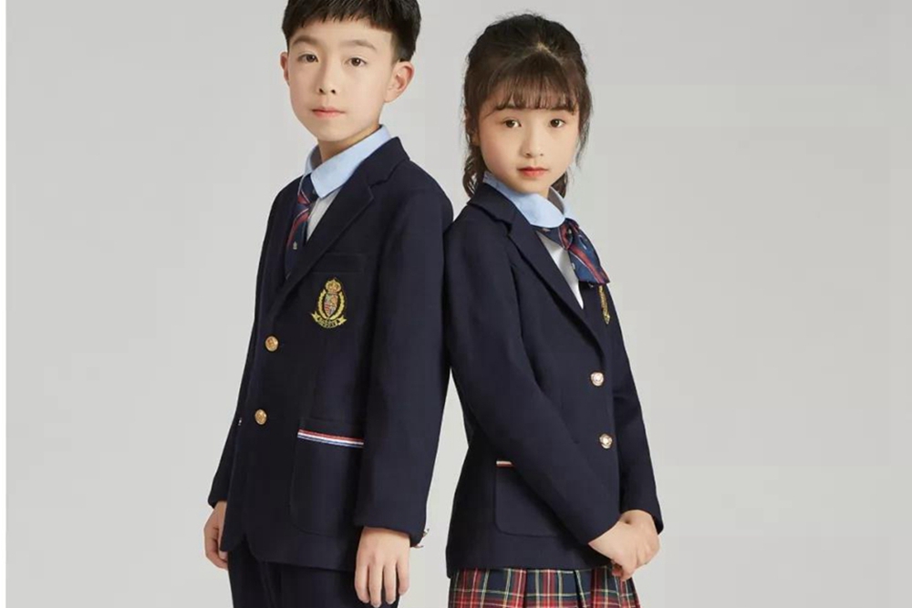 为什么公立学校的校服是裤子，而私立学校却是裙子呢？