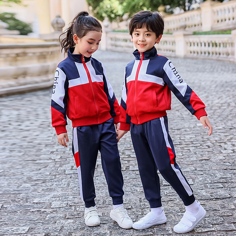 小学生校服正面展示