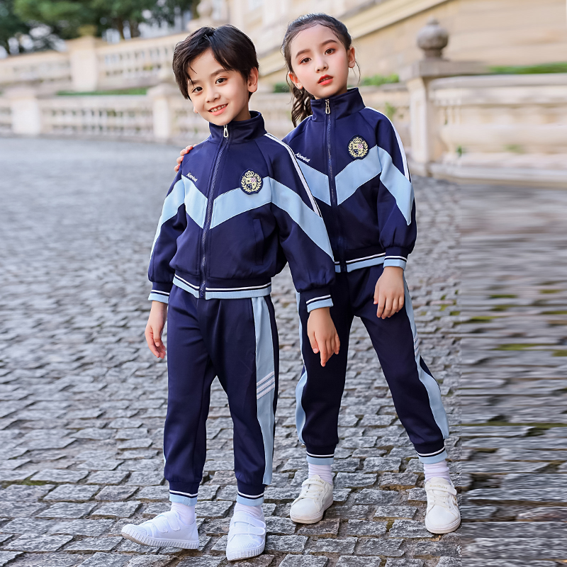 小学生校服正面展示