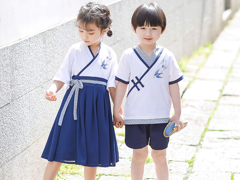 民族风校服定制