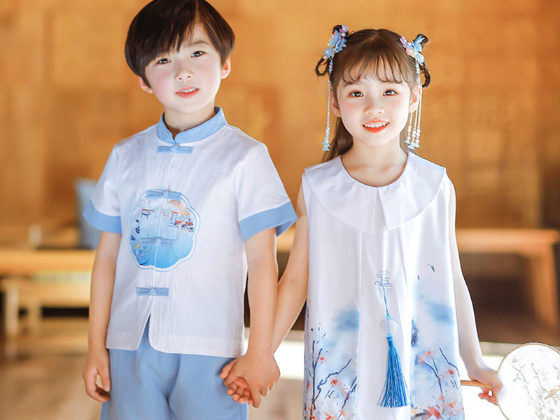 民族特色校服定制