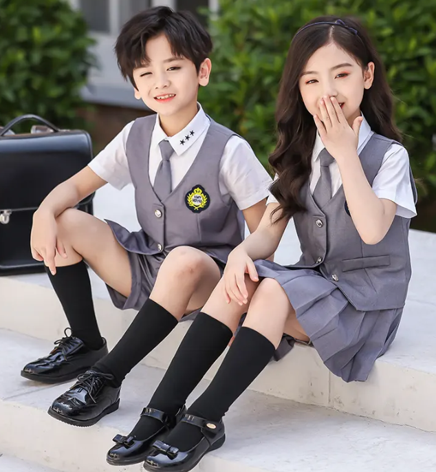 新款学生校服展示