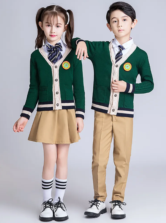 绿色小学校服展示2
