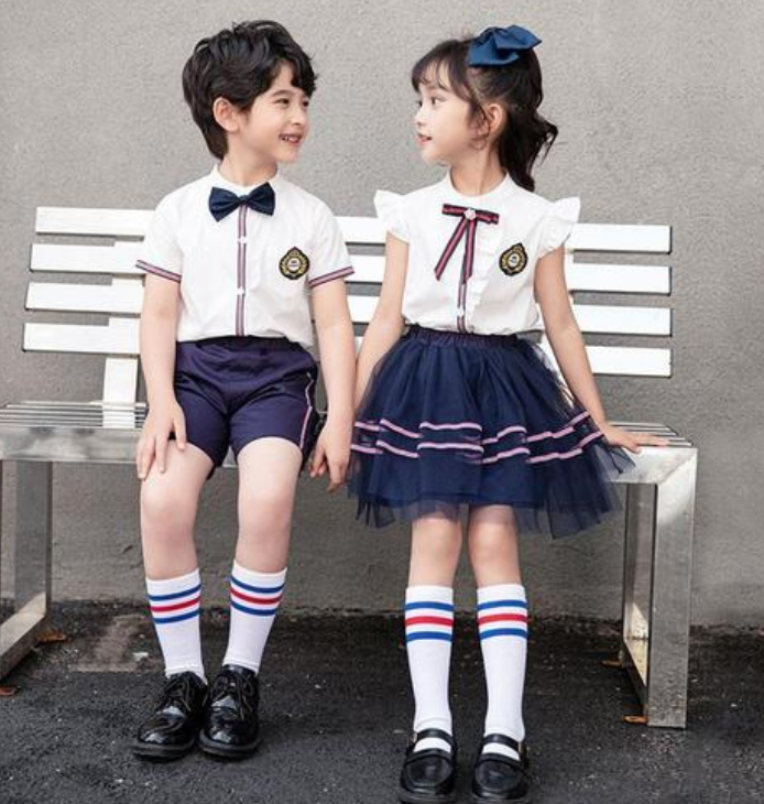 新款小学生校服展示